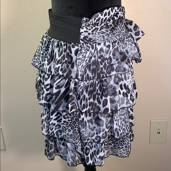 LUV ME MORE black and white leopard ruffled skirt! - Picture 7 of 8